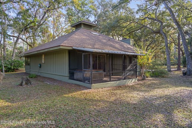 8725 Quail Run Drive, Wesley Chapel, FL 33544