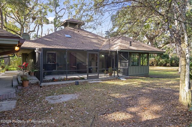 8725 Quail Run Drive, Wesley Chapel, FL 33544