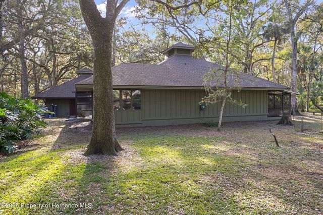 8725 Quail Run Drive, Wesley Chapel, FL 33544