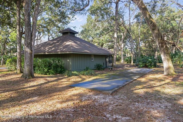 8725 Quail Run Drive, Wesley Chapel, FL 33544