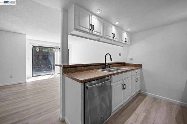 1324 Almondwood Dr, Antioch, CA 94509