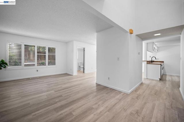 1324 Almondwood Dr, Antioch, CA 94509