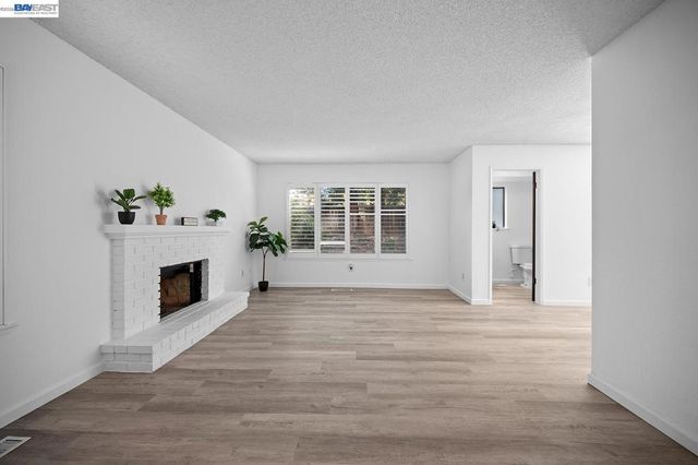 1324 Almondwood Dr, Antioch, CA 94509