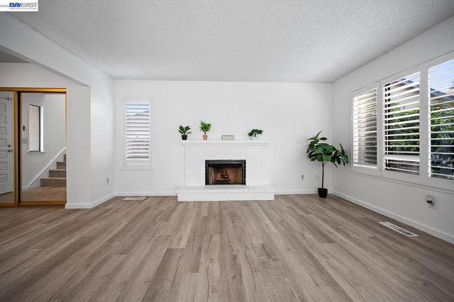 1324 Almondwood Dr, Antioch, CA 94509