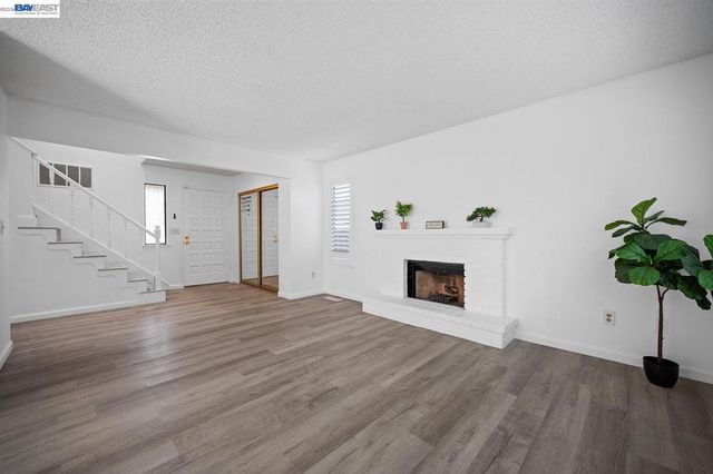1324 Almondwood Dr, Antioch, CA 94509