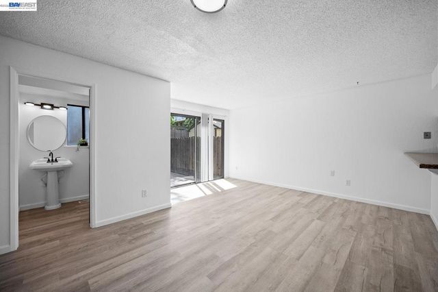1324 Almondwood Dr, Antioch, CA 94509