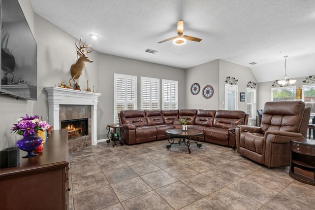 2410 Avalon Trace Lane, Pearland, TX 77581