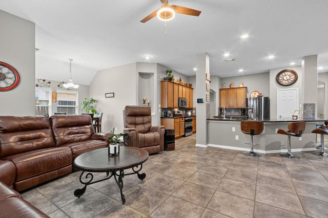 2410 Avalon Trace Lane, Pearland, TX 77581