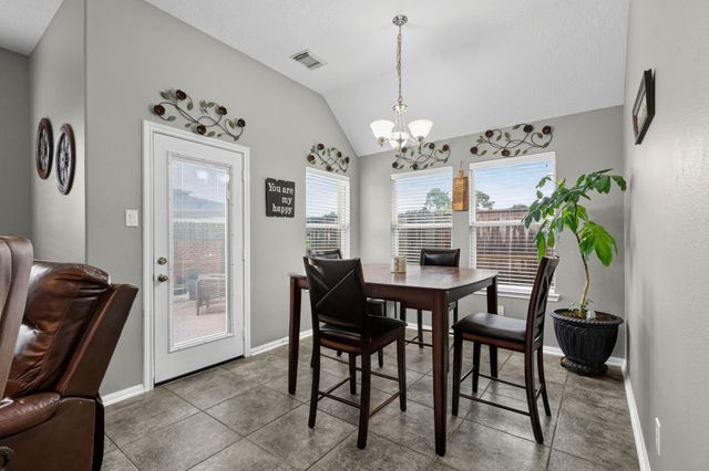2410 Avalon Trace Lane, Pearland, TX 77581