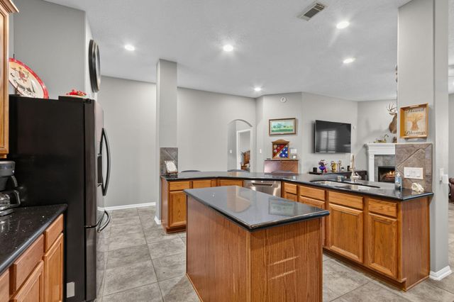 2410 Avalon Trace Lane, Pearland, TX 77581