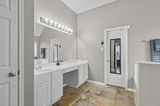 2410 Avalon Trace Lane, Pearland, TX 77581