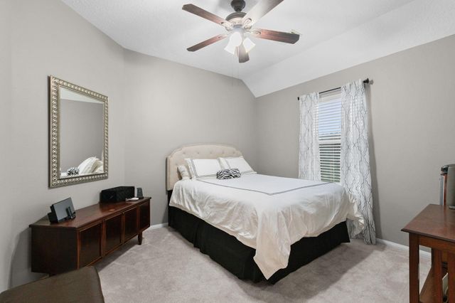 2410 Avalon Trace Lane, Pearland, TX 77581