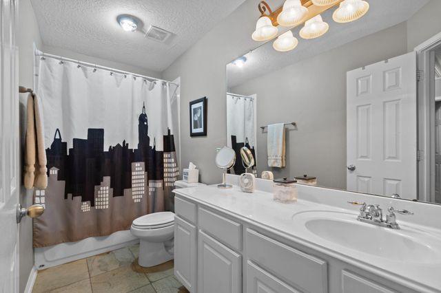 2410 Avalon Trace Lane, Pearland, TX 77581