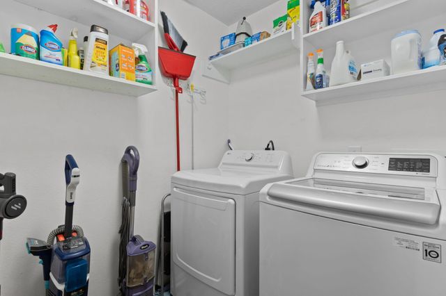 2410 Avalon Trace Lane, Pearland, TX 77581