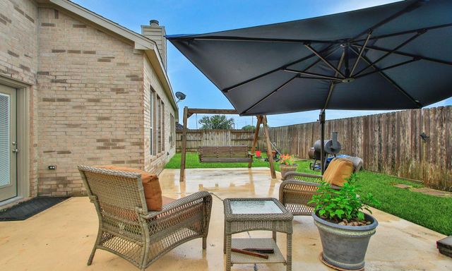 2410 Avalon Trace Lane, Pearland, TX 77581