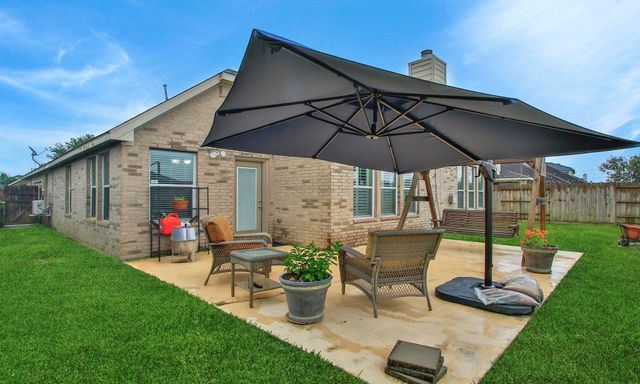 2410 Avalon Trace Lane, Pearland, TX 77581