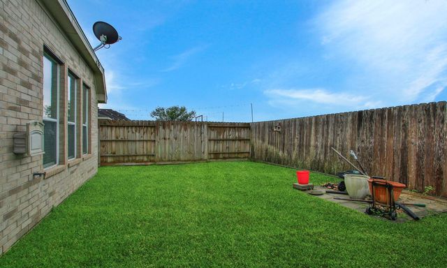 2410 Avalon Trace Lane, Pearland, TX 77581