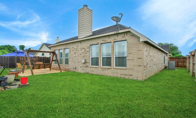 2410 Avalon Trace Lane, Pearland, TX 77581