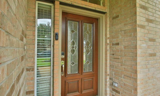 2410 Avalon Trace Lane, Pearland, TX 77581
