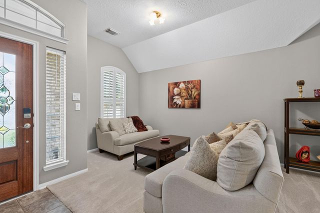 2410 Avalon Trace Lane, Pearland, TX 77581