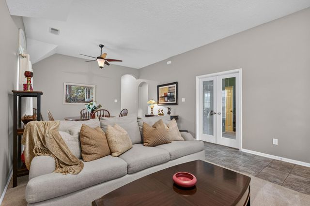 2410 Avalon Trace Lane, Pearland, TX 77581