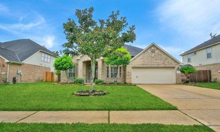 2410 Avalon Trace Lane, Pearland, TX 77581