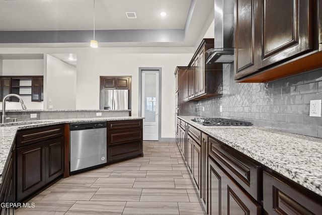 7379 MULE TEAM Drive, El Paso, TX 79911