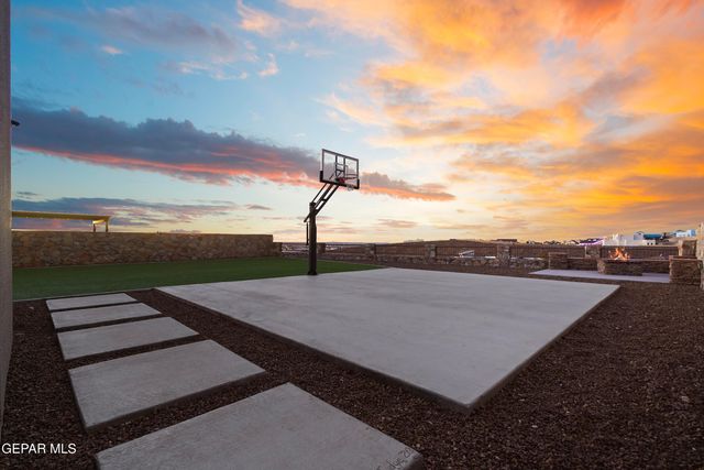 7379 MULE TEAM Drive, El Paso, TX 79911