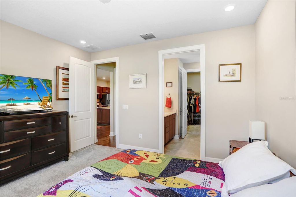 Image 12 of property listing at 19557 SHIP WHEEL WAY, Land O Lakes, FL 34638