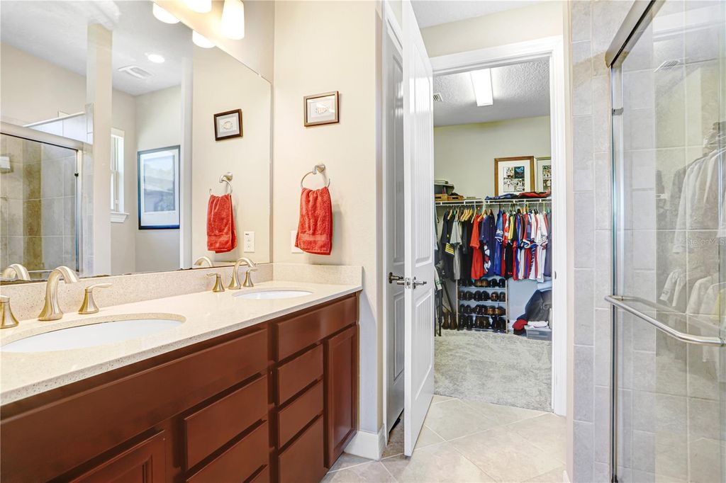 Image 14 of property listing at 19557 SHIP WHEEL WAY, Land O Lakes, FL 34638