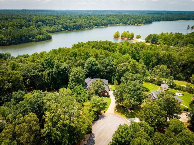 12426 Edgewater Drive, Hampton, GA 30228