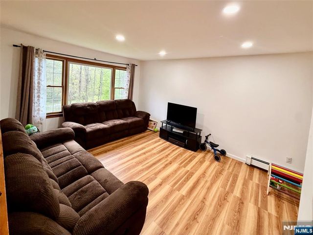 154 Cork Hill, Franklin, NJ 07416