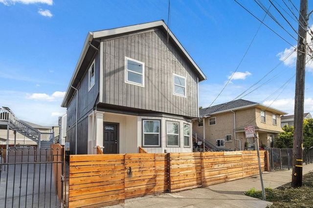 842 E 17th St, Oakland, CA 94606