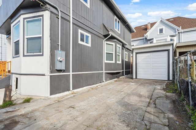 842 E 17th St, Oakland, CA 94606