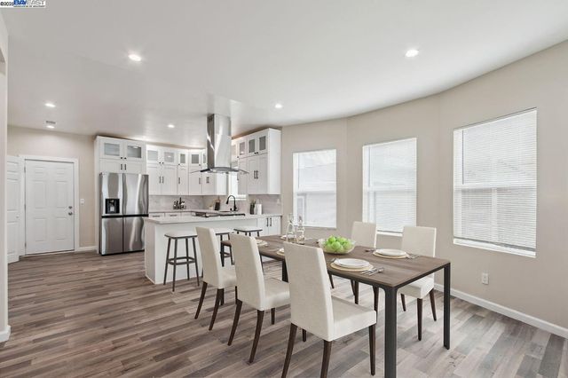 842 E 17th St, Oakland, CA 94606