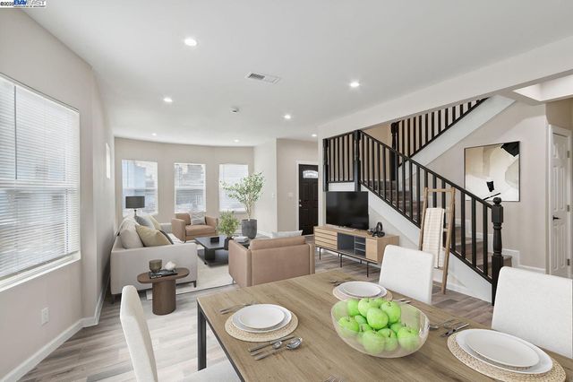 842 E 17th St, Oakland, CA 94606