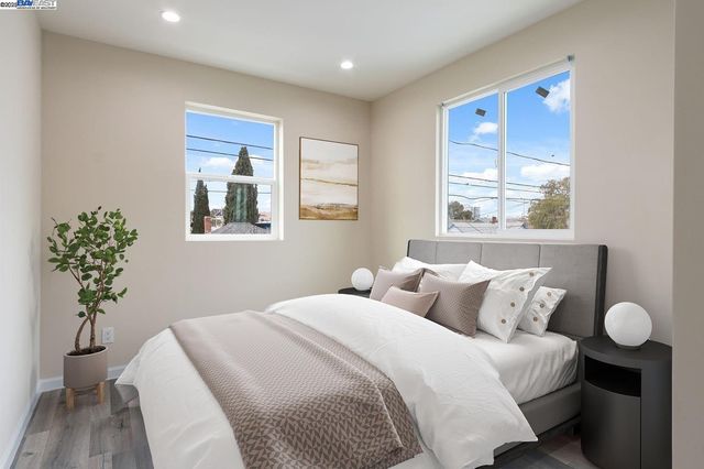 842 E 17th St, Oakland, CA 94606