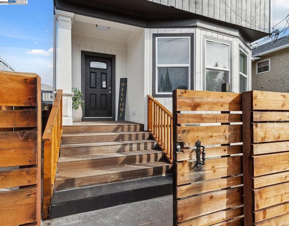 842 E 17th St, Oakland, CA 94606