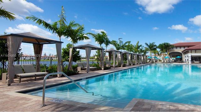 3355 W 106th Ter, Hialeah, FL 33018