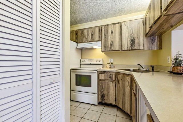 618 Sea Pine Way A2, Greenacres, FL 33415