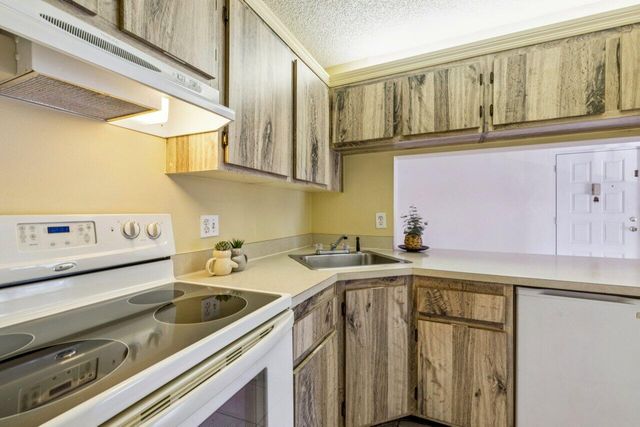 618 Sea Pine Way A2, Greenacres, FL 33415