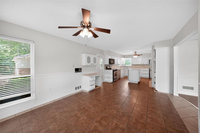 928 E Bear Creek Road, Glenn Heights, TX 75154