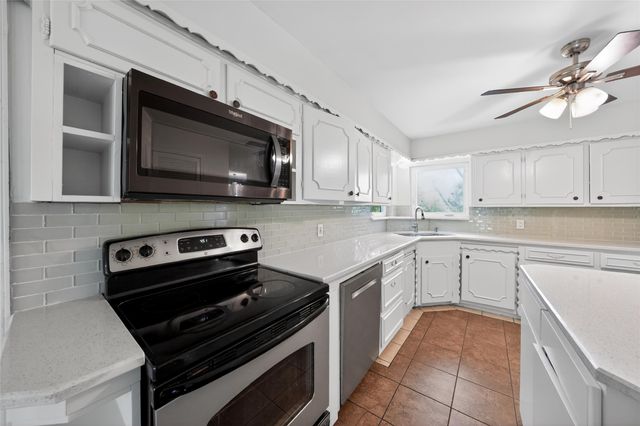 928 E Bear Creek Road, Glenn Heights, TX 75154