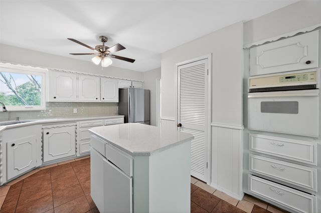 928 E Bear Creek Road, Glenn Heights, TX 75154