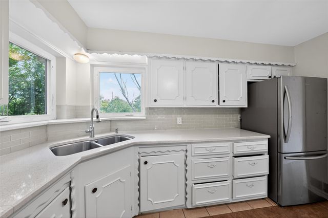 928 E Bear Creek Road, Glenn Heights, TX 75154