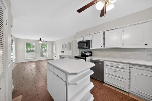 928 E Bear Creek Road, Glenn Heights, TX 75154