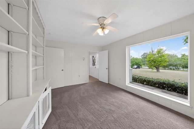 928 E Bear Creek Road, Glenn Heights, TX 75154