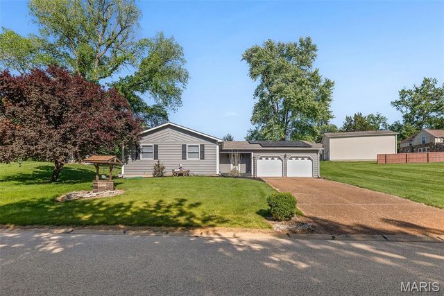 204 Coral Drive, Collinsville, IL 62234