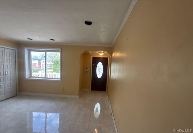 41 Avalon Road, Hewlett, NY 11557