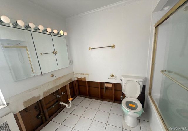 41 Avalon Road, Hewlett, NY 11557